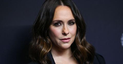 jennifer love hewitt reveals distressing way learned mother death