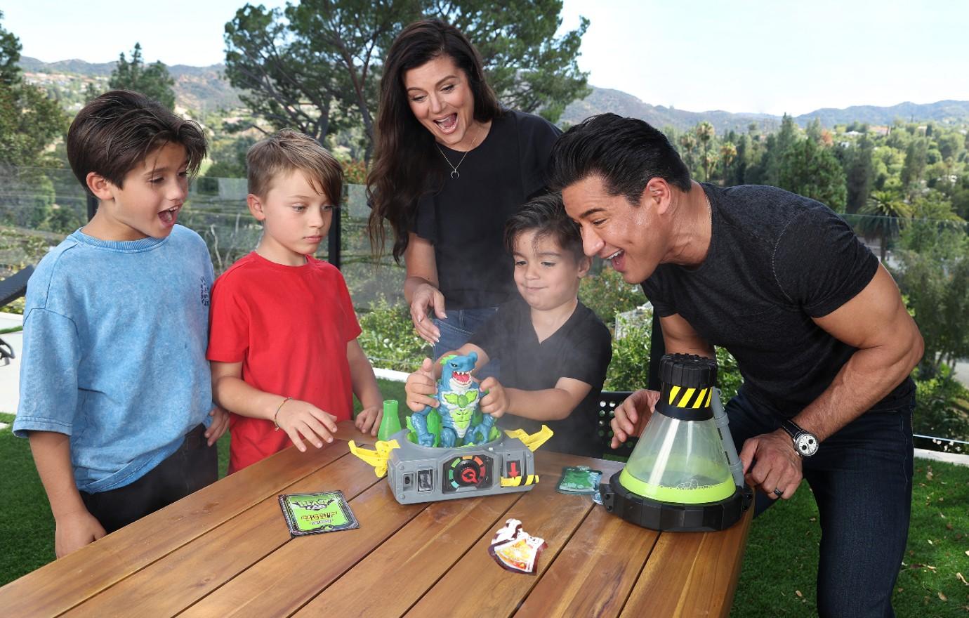 huck mario lopez and tiffani thiessen