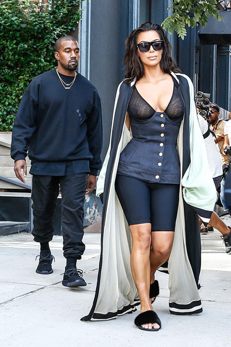 kanye west kim kardashian boobs