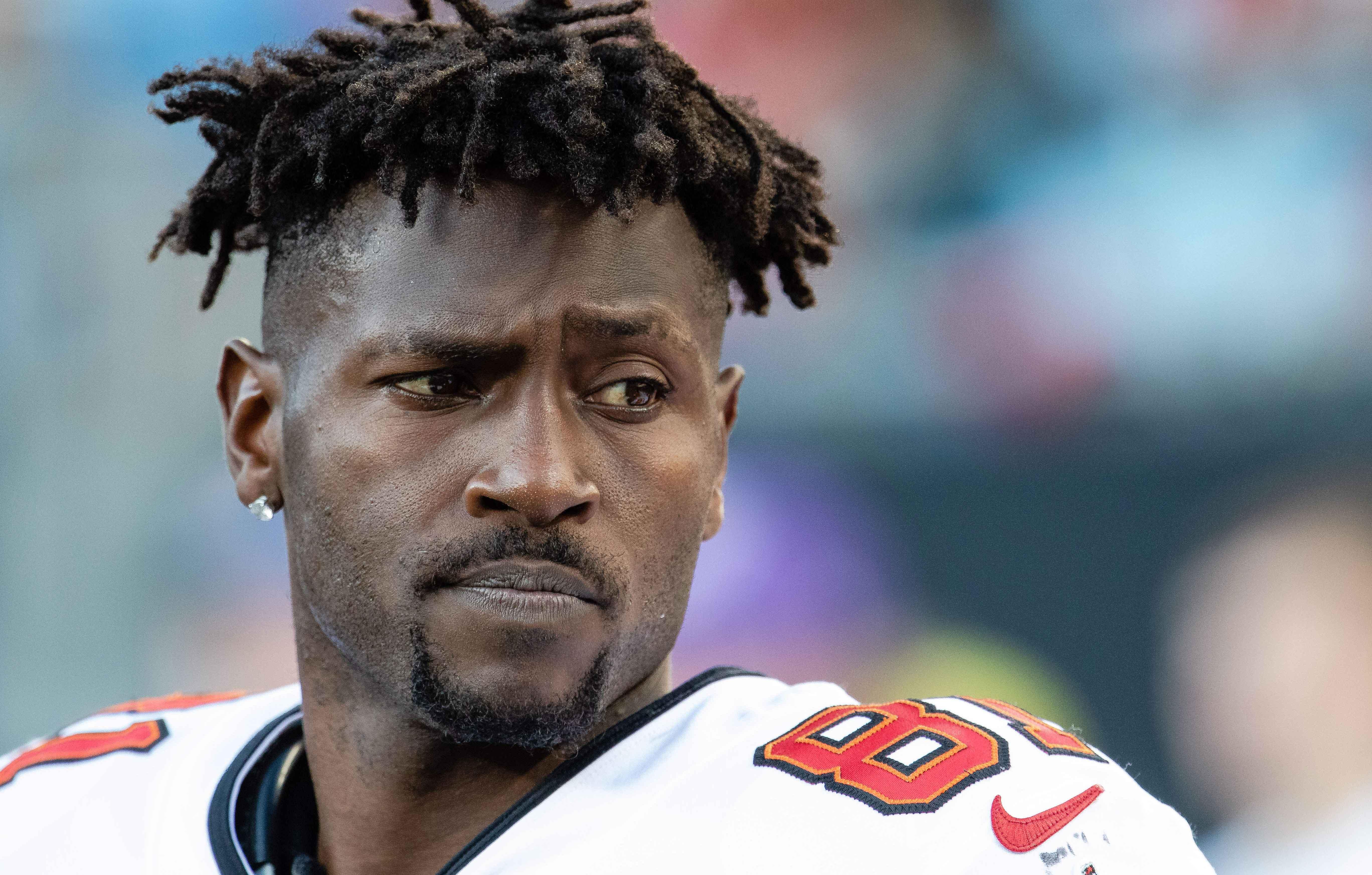 Antonio Brown Snuck OnlyFans Model Into Team Hotel Before Running Off  Field?