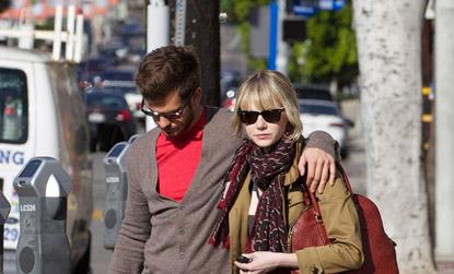 //emma stone andrew garfield puppy shopping