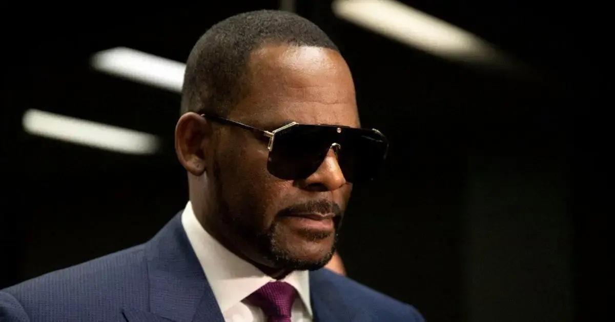 r kelly fighting million lawsuit against him manager unaware