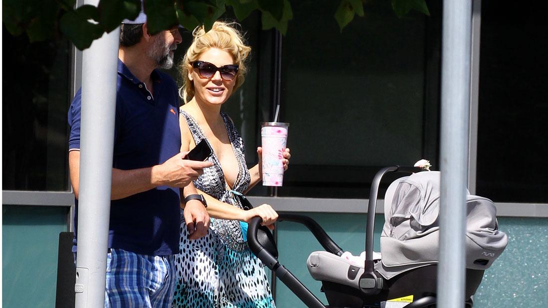 Gretchen Rossi Slade Smiley Step Out With Baby In Stroller