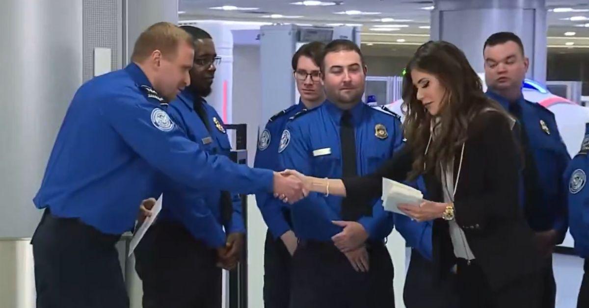 dhs secretary kristi noem ridiculed  tsa bonus checks photo op