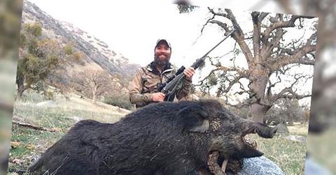Josh Turner Hunting Hog