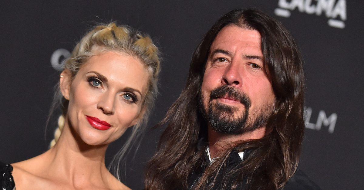 dave grohl abandoned by family daughters delete social media accounts