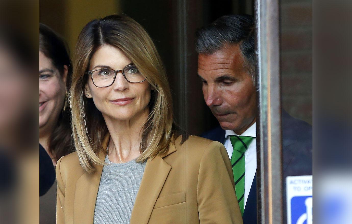 Lori Loughlin Looks Nervous Frail In Court Amid College Admissions Scandal