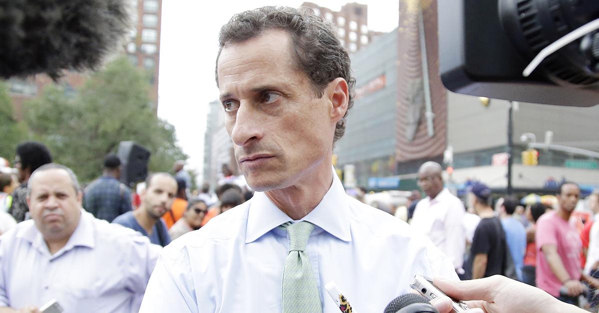 anthony weiner joins confide app sexting scadal  year old