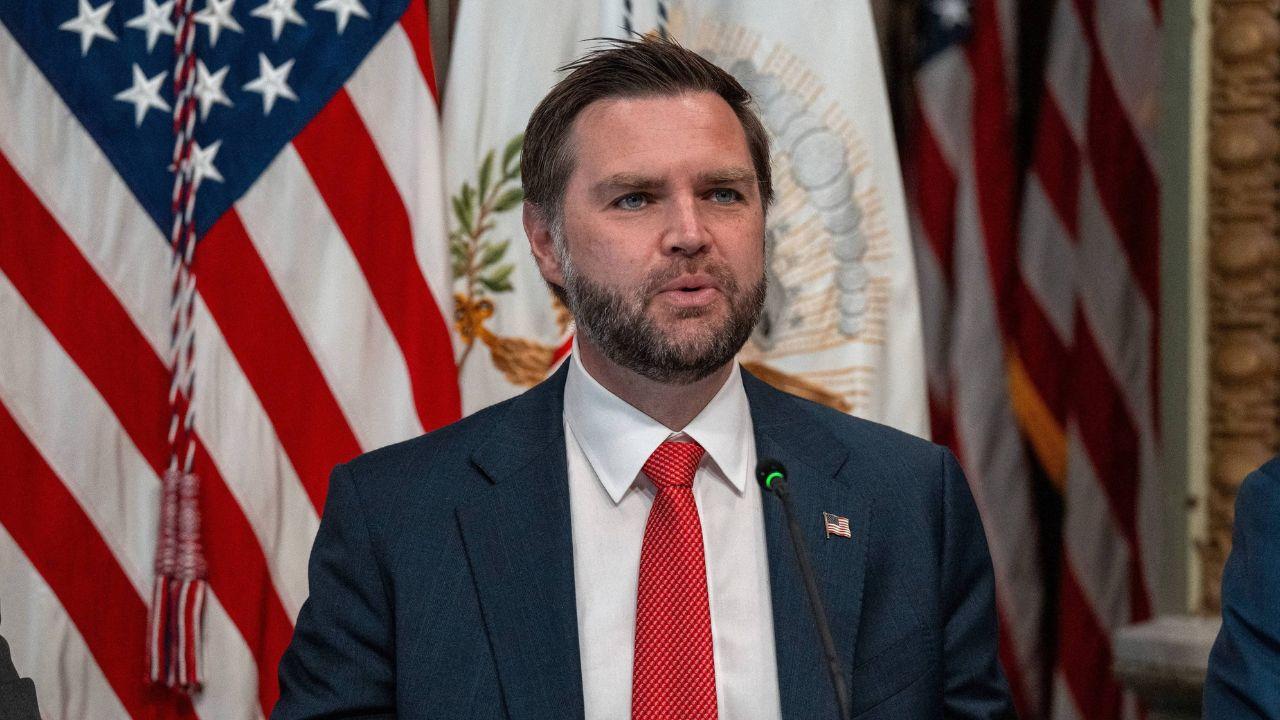 image of JD Vance claimed it was 'really obvious' that Ted Cruz is positioning himself for a 2028 presidential bid.