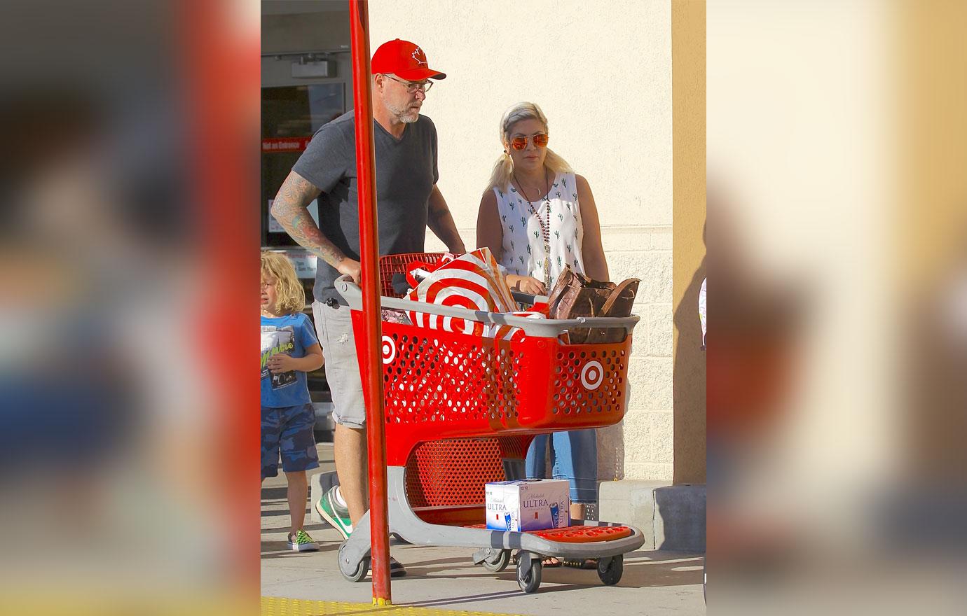 Tori Spelling Goes Shopping Back To School Supplies Money Problems