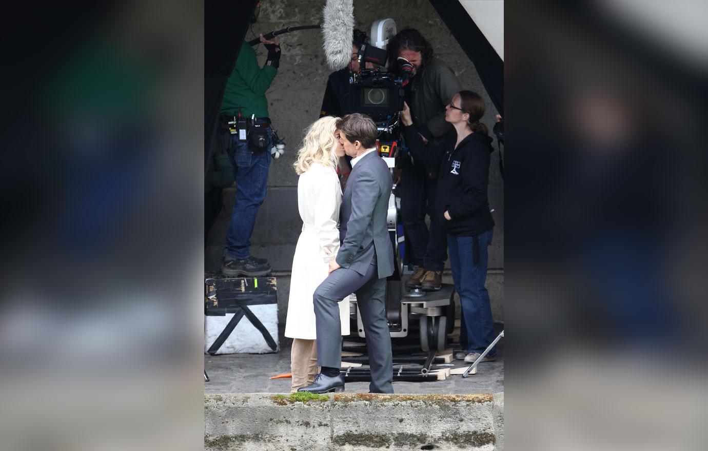 Tom Cruise Mission Impossible 6 Vanessa Kirby Kissing