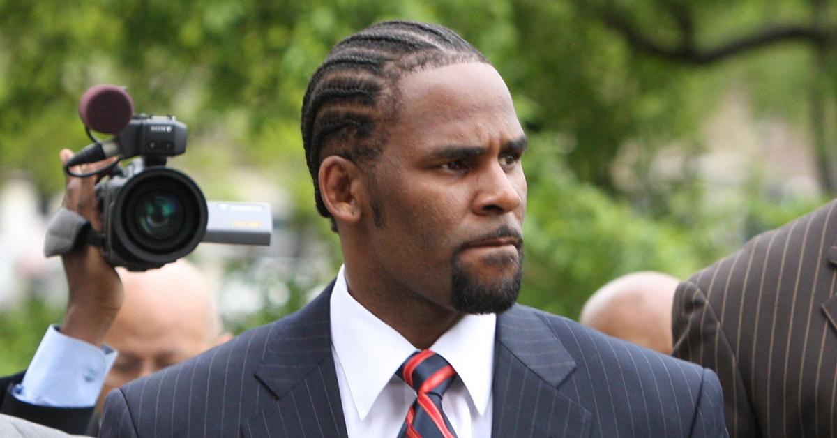 r kelly accused making girlfriends twerk over cake pp