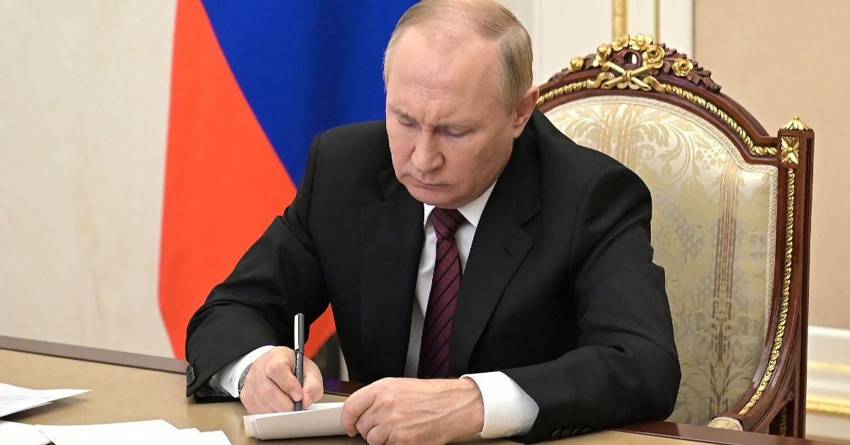 Putin Closes Border To Prevent Draft Dodgers From Fleeing Russia