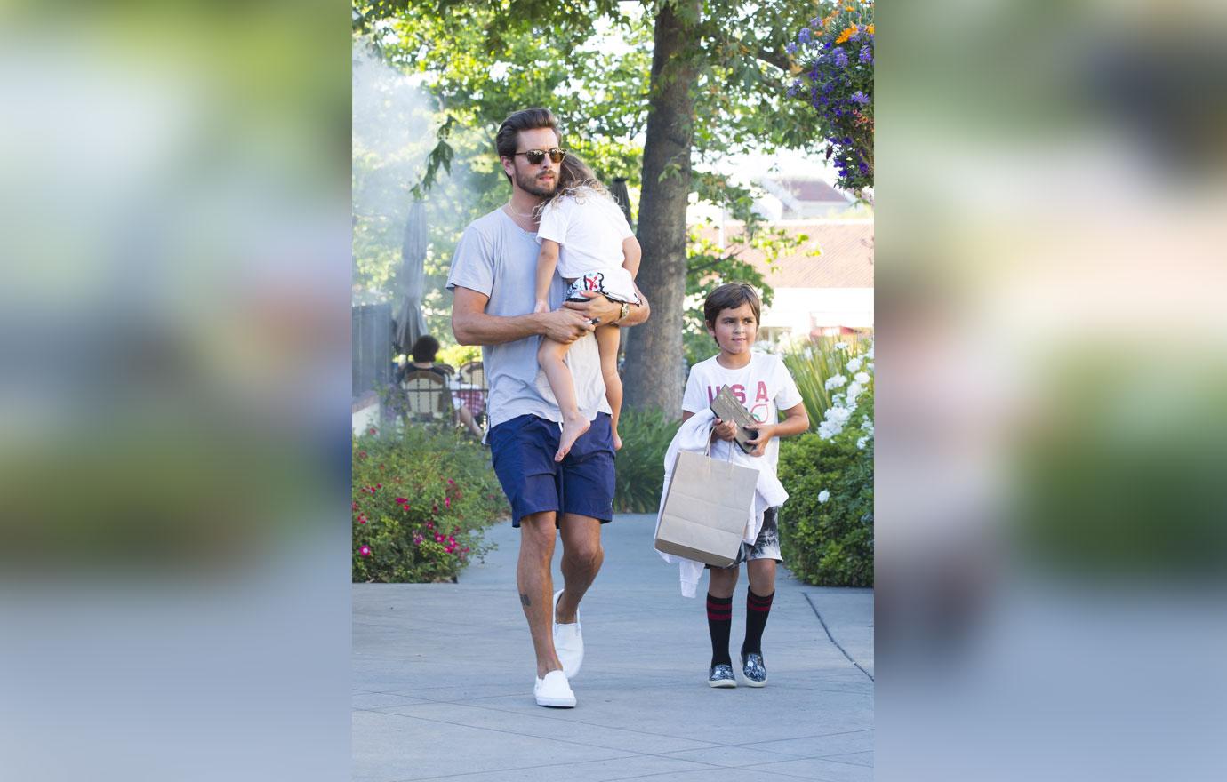 scott disick carrying kourtney