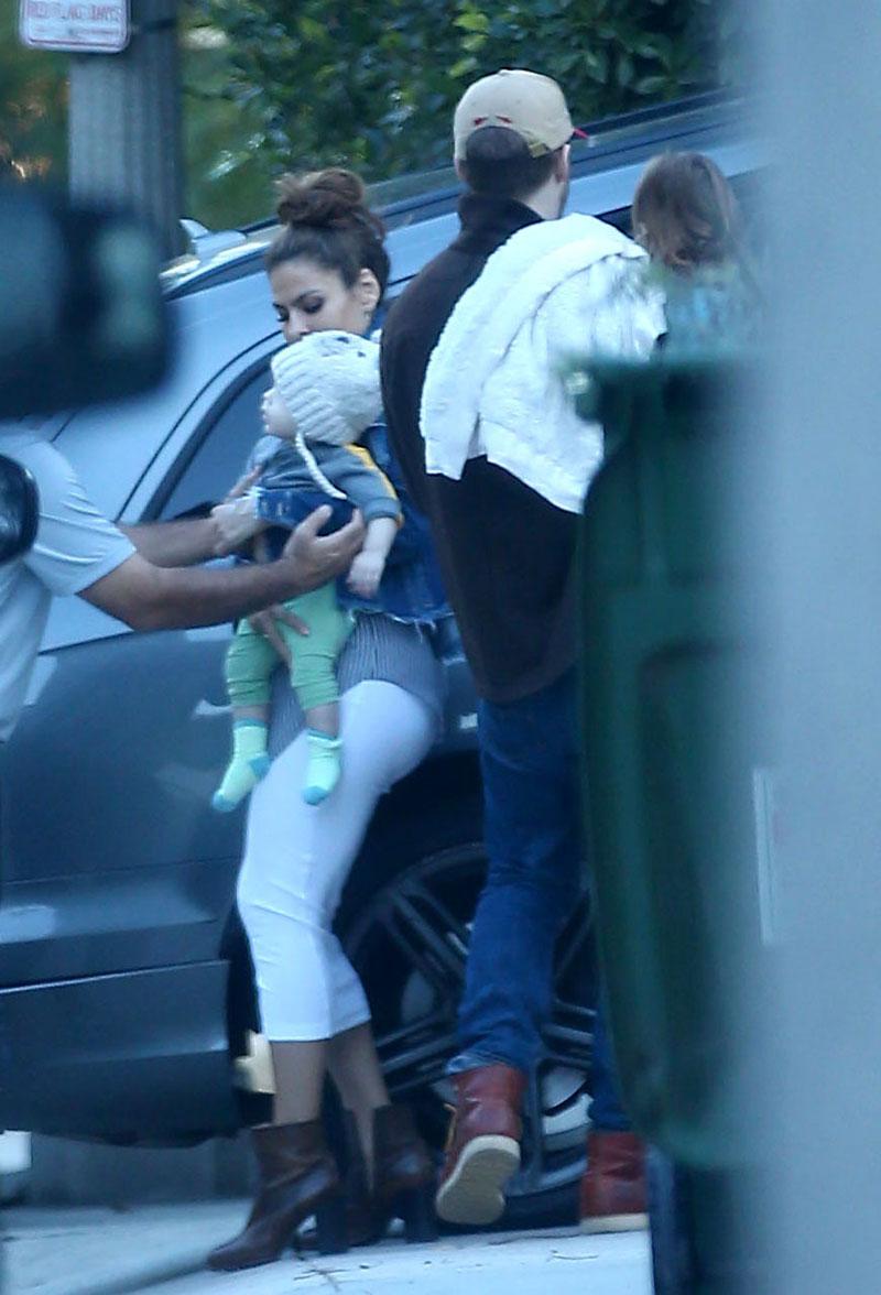 Ryan Gosling Eva Mendes Baby Family Sighting