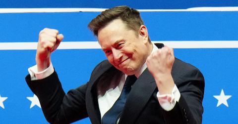 trump elon musk right wing extremists arm gesture dirty backlash