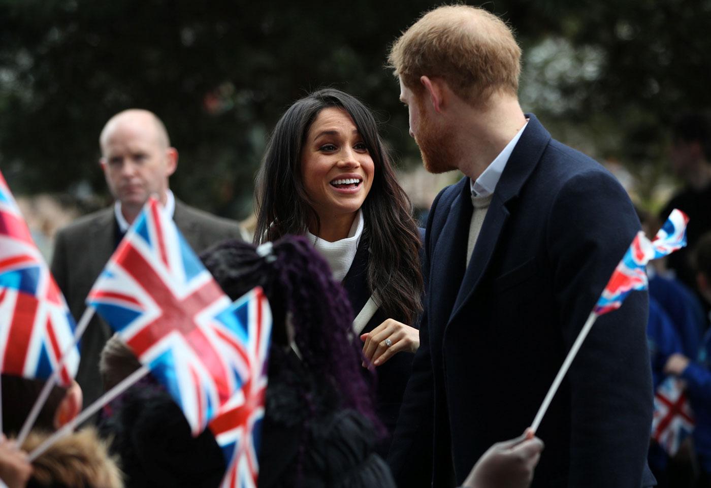 //Meghan Markle hugs fans Prince Harry