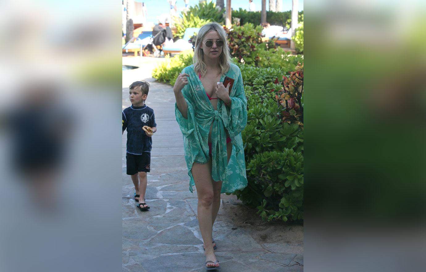 //kate hudson bikini hawaii