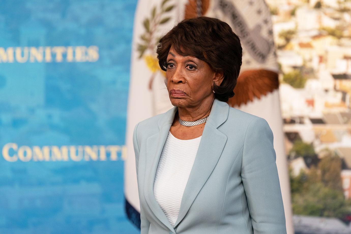 Representative Maxine Waters Ditches Mask On CrossCountry United