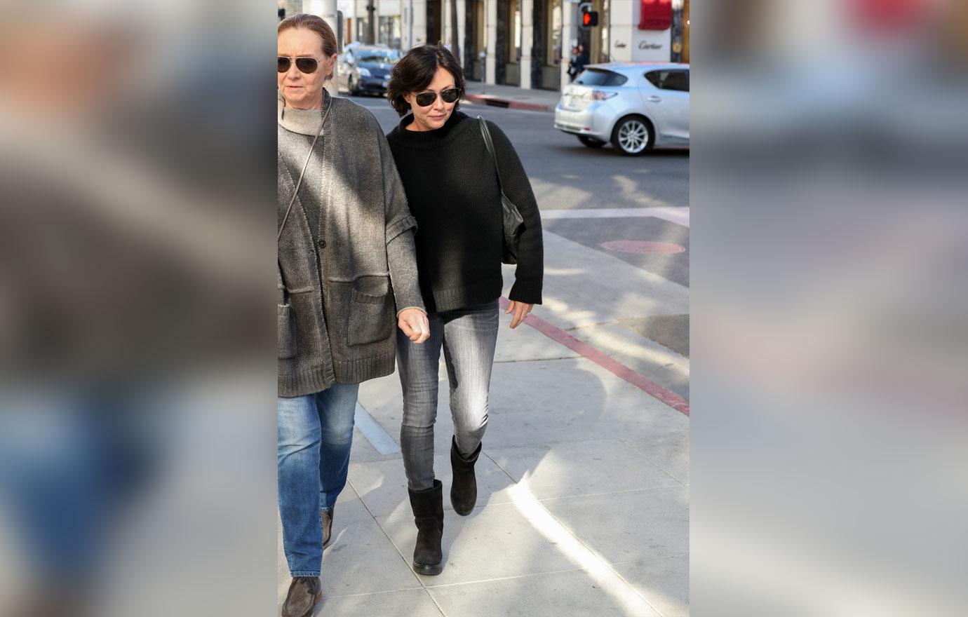 Shannen Doherty Christmas Shops With Mom After Cancer