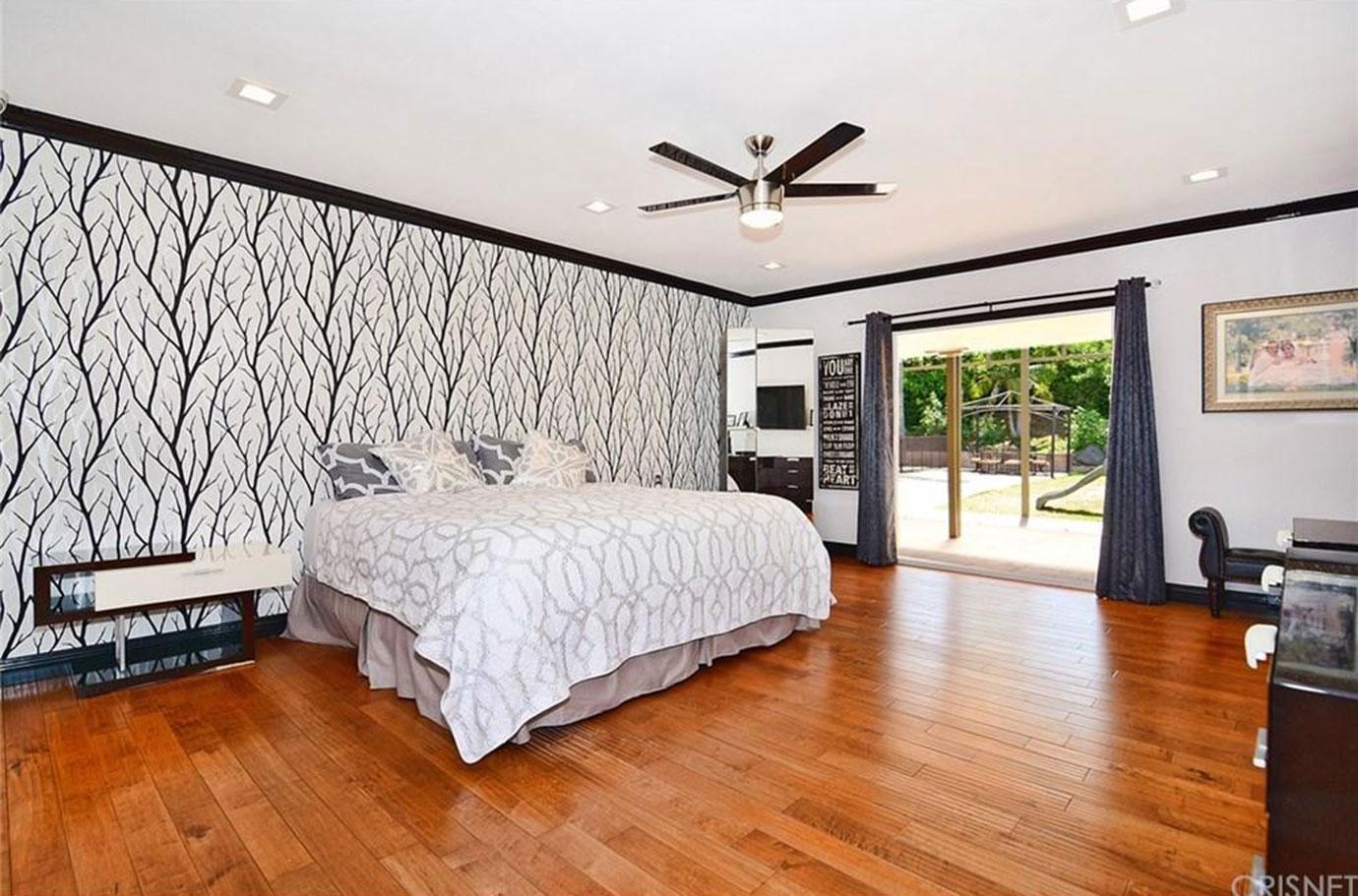 Tori Spelling & Dean McDermott New Rental House