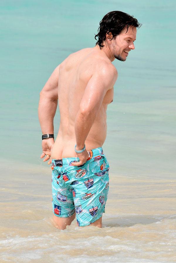 //Mark Wahlberg family beach Barbados