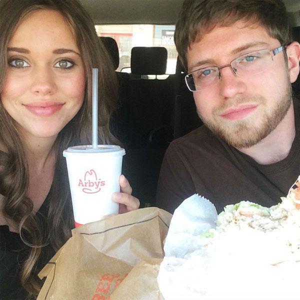 Jessa Duggar Eats Fast Food As She Gives Into Pregnancy Cravings Alongside Hubby Ben Seewald 