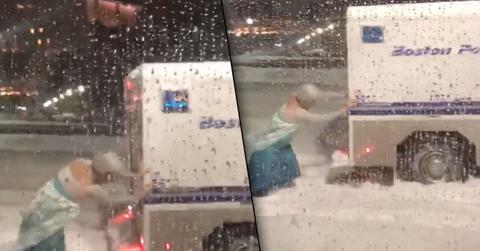 //Elsa Drag Saves Police Van Snow pp