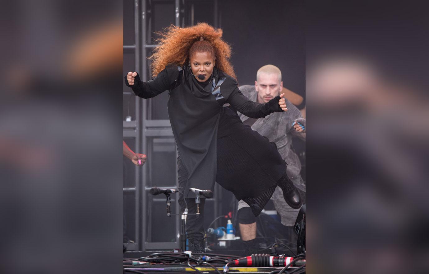 Janet Jackson Performs At Music Fest Amid Plastic Surgery Rumors