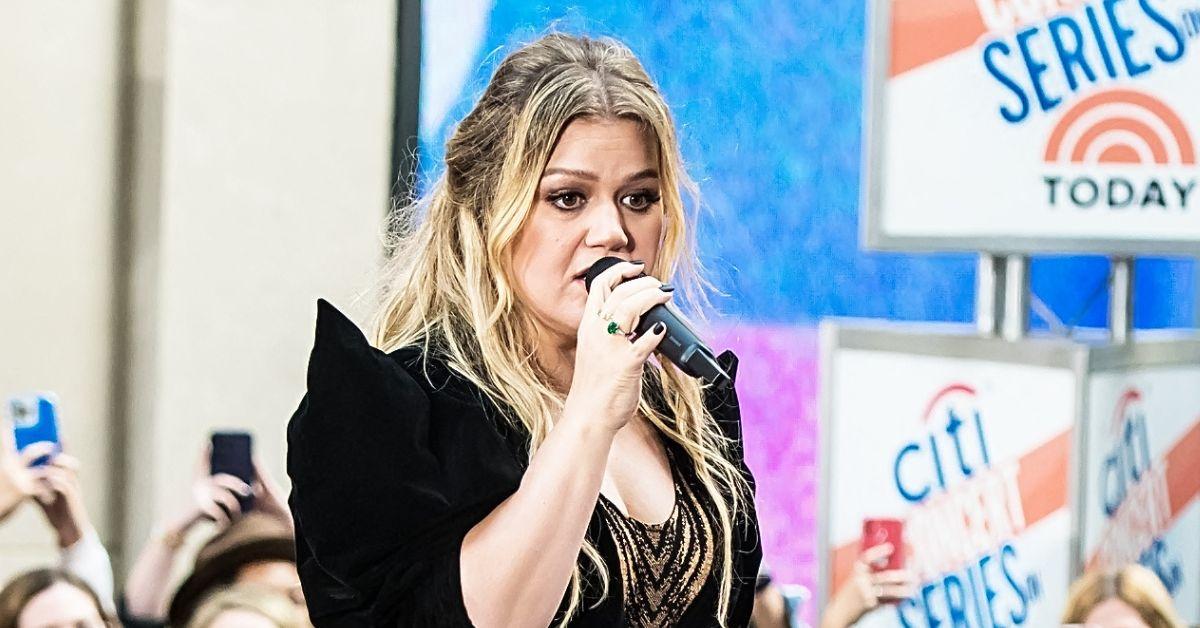 Photo of Kelly Clarkson