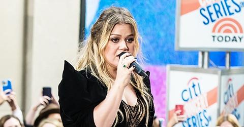 Photo of Kelly Clarkson