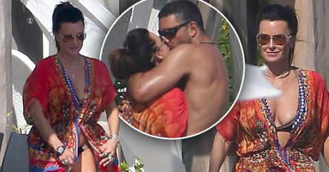 //kyle richards bikini husband kissing mexico pp