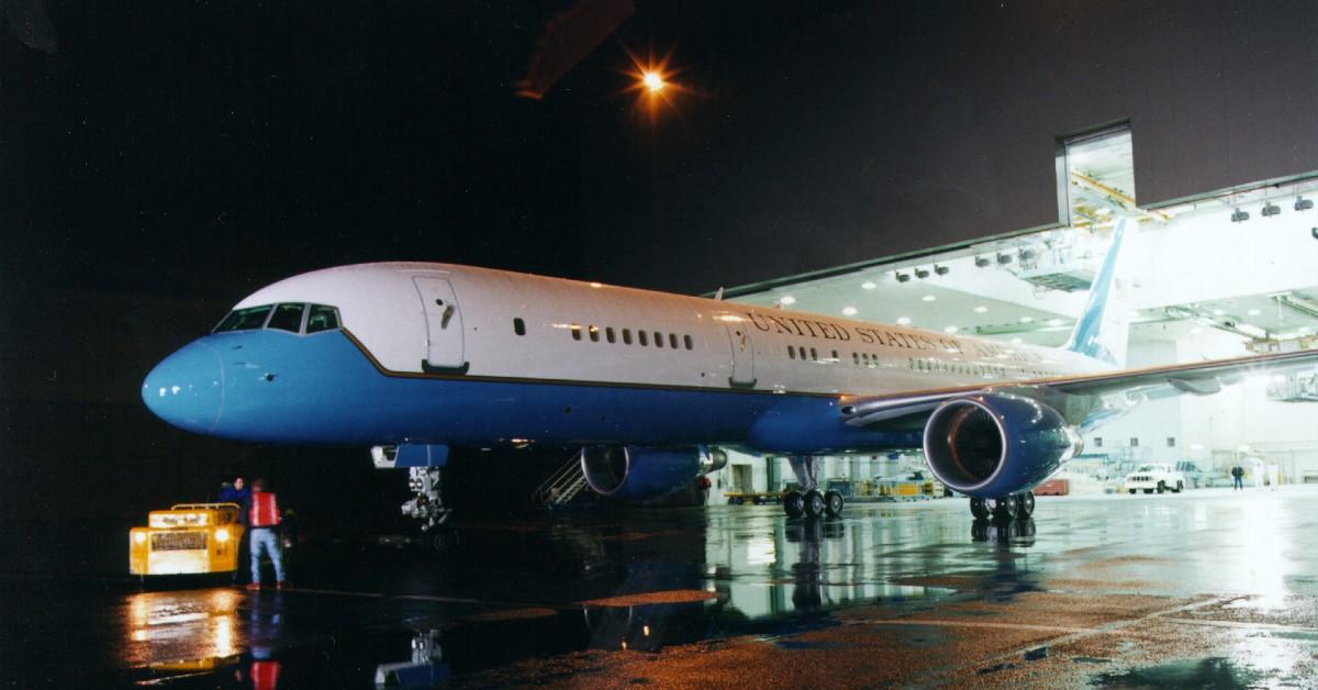 The Boeing aircraft suffered a crack in its windshield.