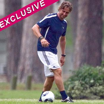 //gerard butler football playing for keeps splash