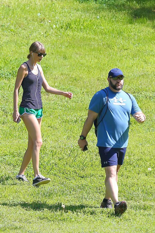 Taylor Swift & Bodyguard Hike