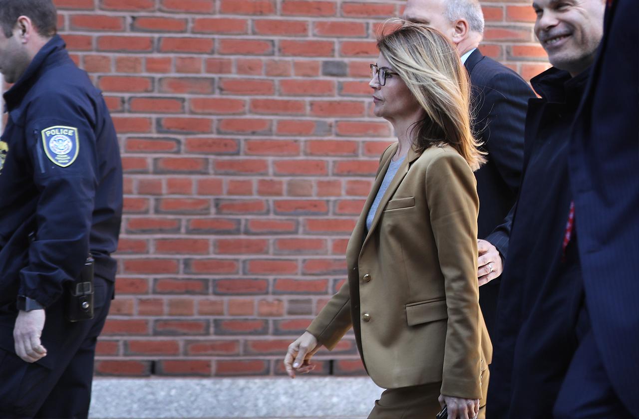 Lori Loughlin Arrives At Court To Face Charges In College Admissions Scandal