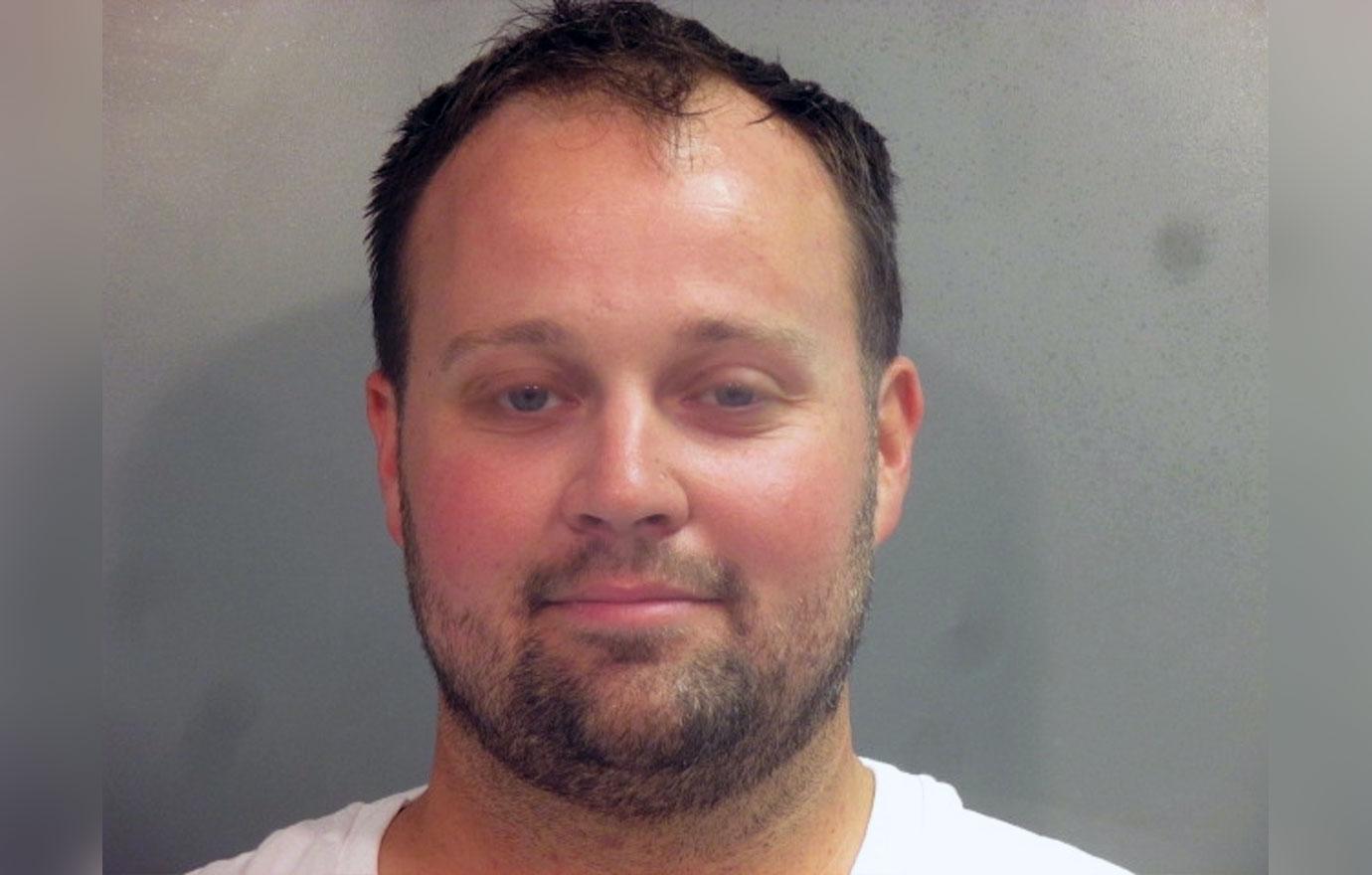 josh duggar iphone seized federal agents criminal case demands dismissed