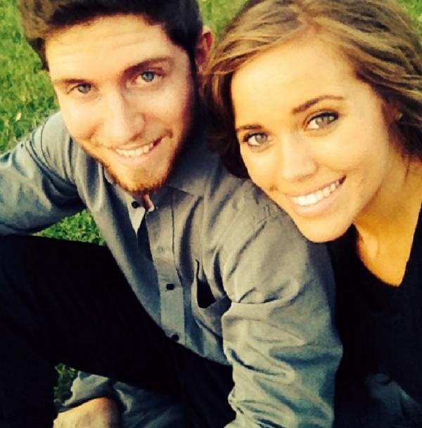 //jessa duggar pregnant hidden signs