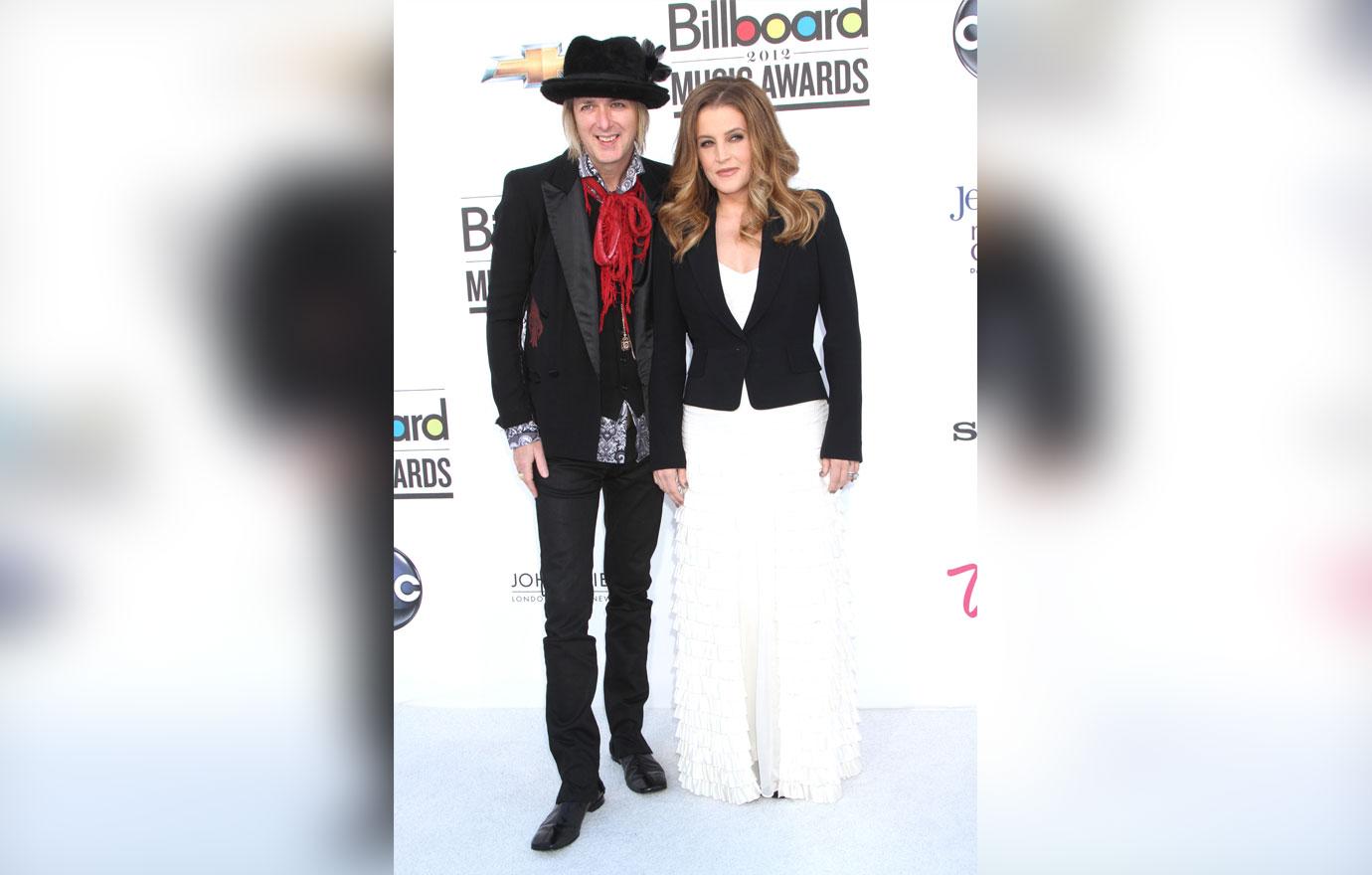 Lisa Marie Presley S Ex Husband Accuses Her Of Demanding Celebrity Treatment In Court