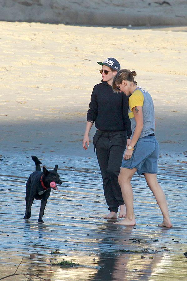 Kristen Stewart & Girlfriend Romantic Beach Day