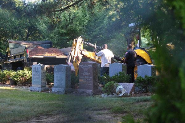 //bobbi kristina brown grave next whitney houston photos