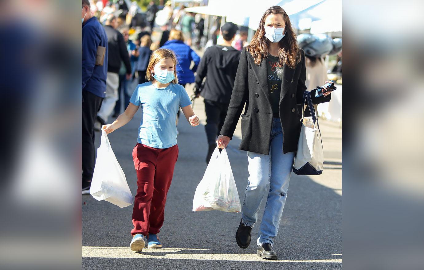 jen garner happy farmers market son photos fight argument ben affleck r