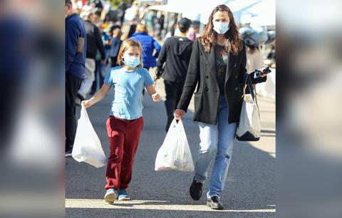 jen garner happy farmers market son photos fight argument ben affleck r