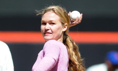 //rex_julia_stiles_e