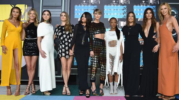MTV VMAs Red Carpet 2015 Kylie Jenner Miley Cyrus