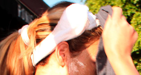 //kim_kardashian_hides_face_dermatologist_square