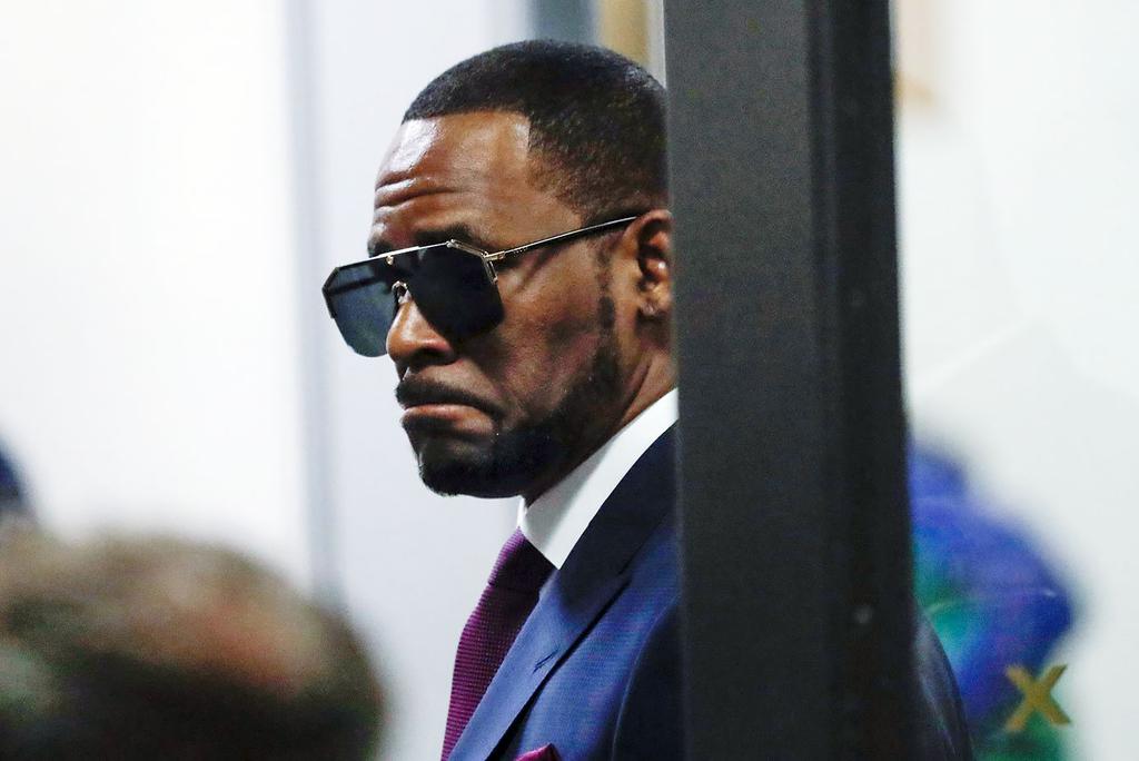 R. Kelly Fights Prosecutors Over Herpes Accusation & XXX Photos Ahead ...