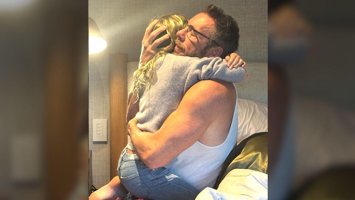 Photo of Kristen Bell and Dax Shepard