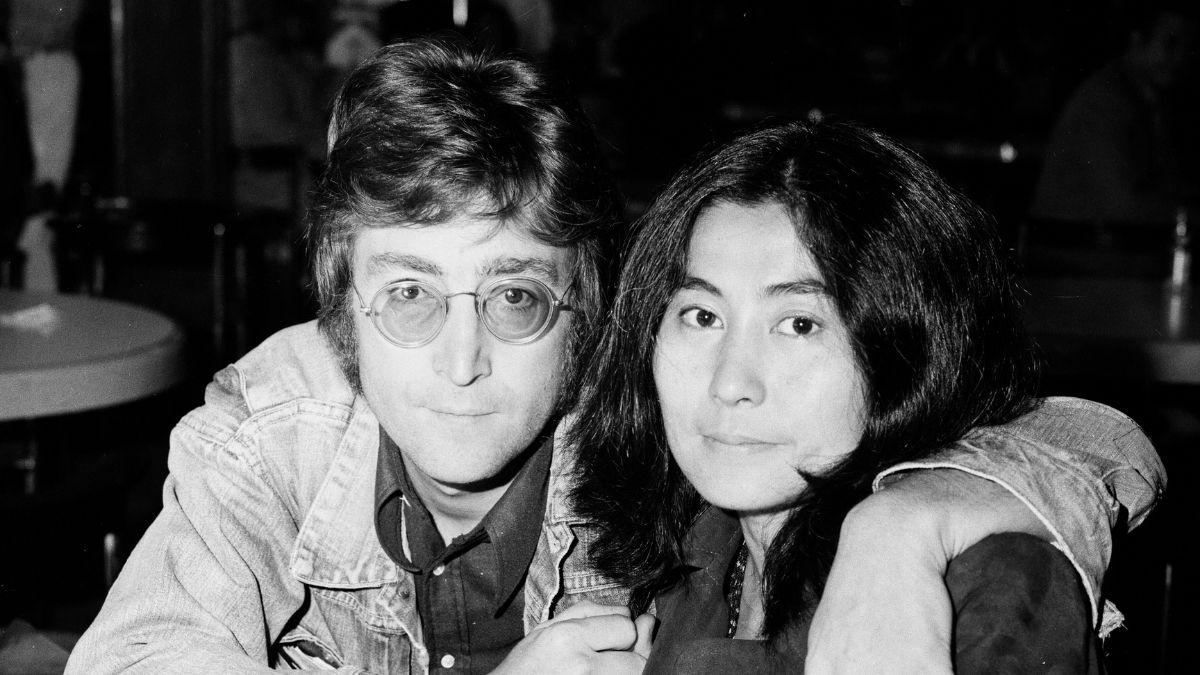 picture of John Lennon and Yoko Ono