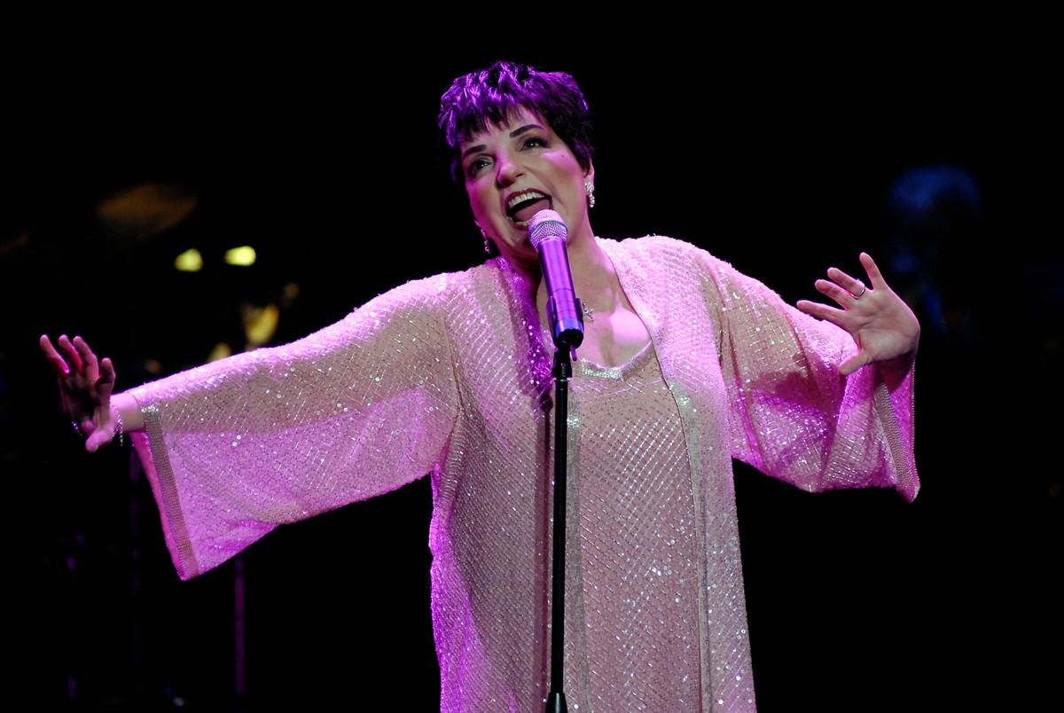 Gareth Brown questioned the authenticity of signed copies of Liza Minnelli's memoir after noticing identical signatures.